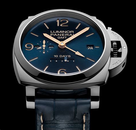 who makes panerai watches.